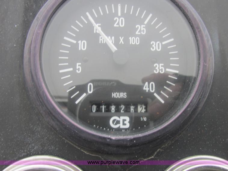 image for item E7118 1999 International 2554 vacuum truck