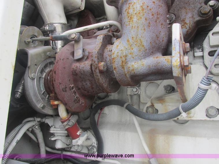 image for item E7118 1999 International 2554 vacuum truck