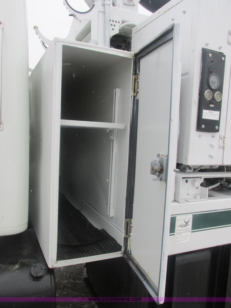 image for item E7118 1999 International 2554 vacuum truck