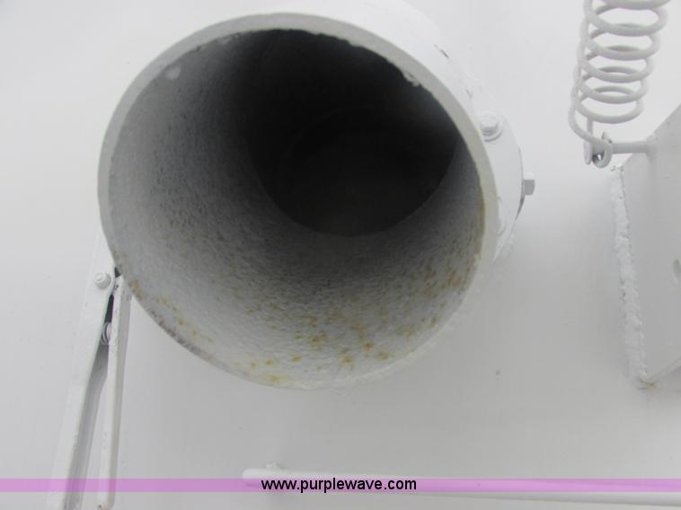 image for item E7118 1999 International 2554 vacuum truck