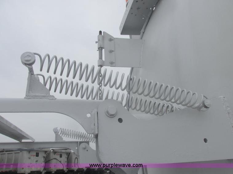 image for item E7118 1999 International 2554 vacuum truck