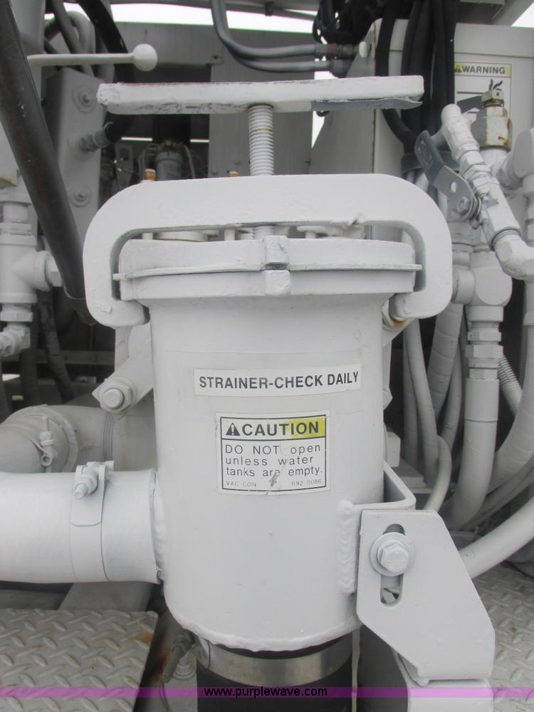 image for item E7118 1999 International 2554 vacuum truck