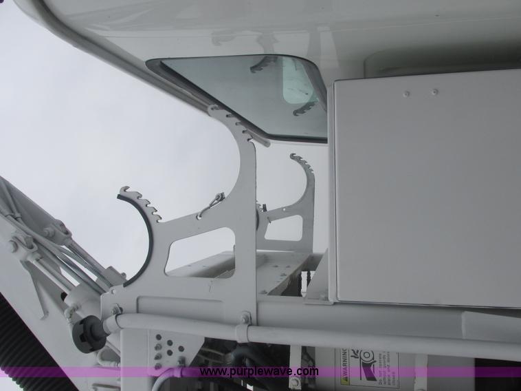 image for item E7118 1999 International 2554 vacuum truck