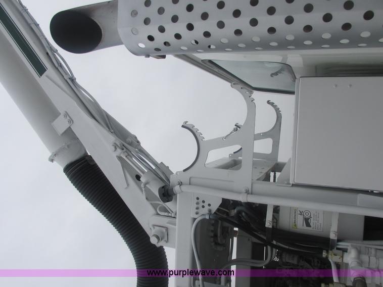 image for item E7118 1999 International 2554 vacuum truck