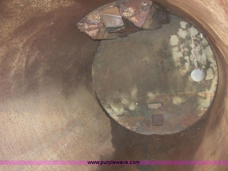 image for item E7118 1999 International 2554 vacuum truck