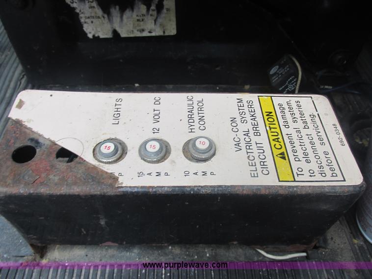 image for item E7118 1999 International 2554 vacuum truck