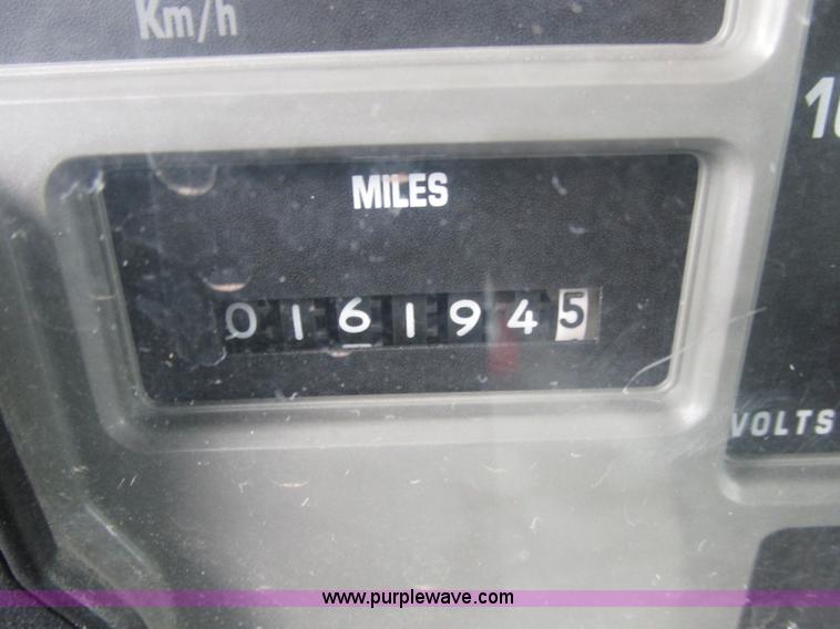 image for item E7118 1999 International 2554 vacuum truck