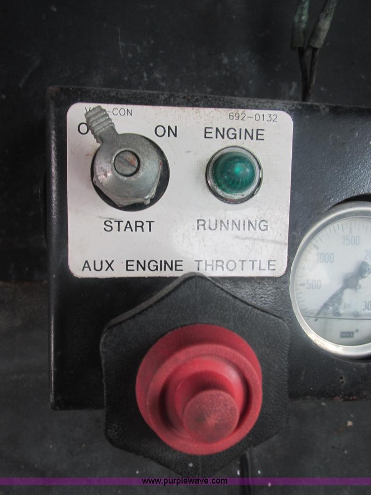 image for item E7118 1999 International 2554 vacuum truck