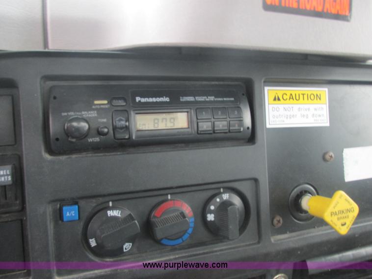 image for item E7118 1999 International 2554 vacuum truck