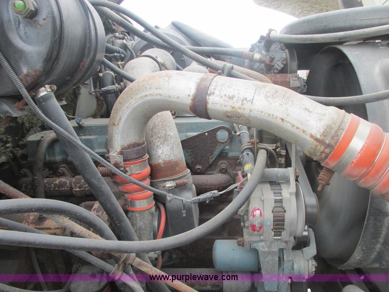 image for item E7118 1999 International 2554 vacuum truck