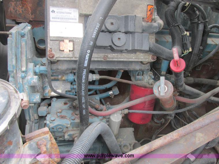 image for item E7118 1999 International 2554 vacuum truck