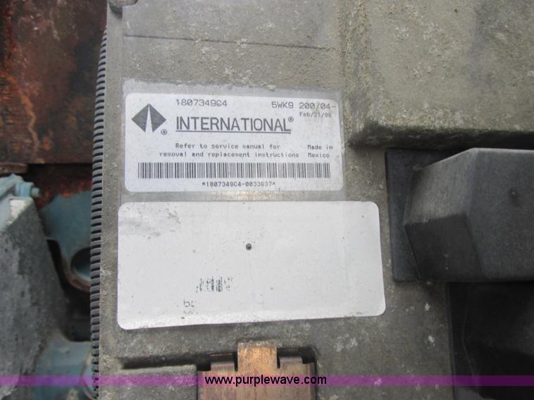 image for item E7118 1999 International 2554 vacuum truck