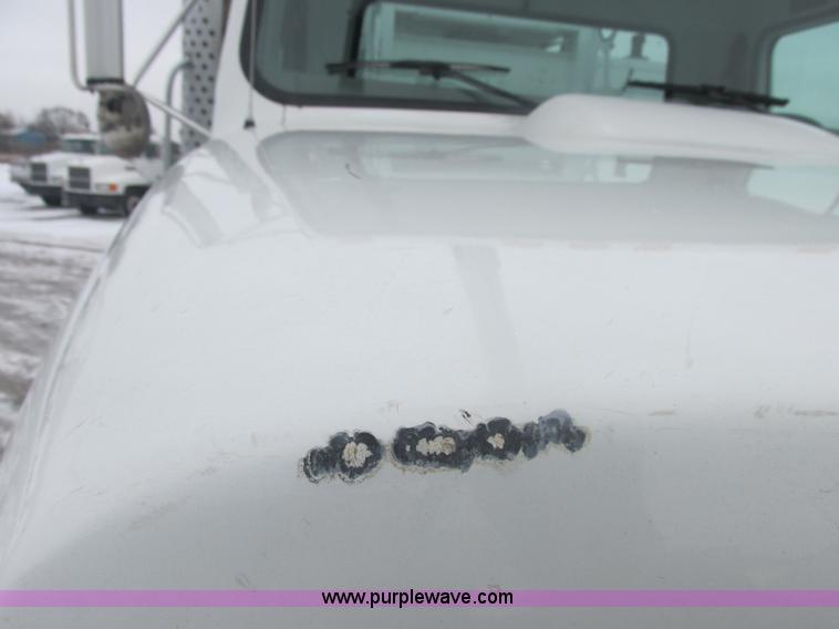 image for item E7118 1999 International 2554 vacuum truck