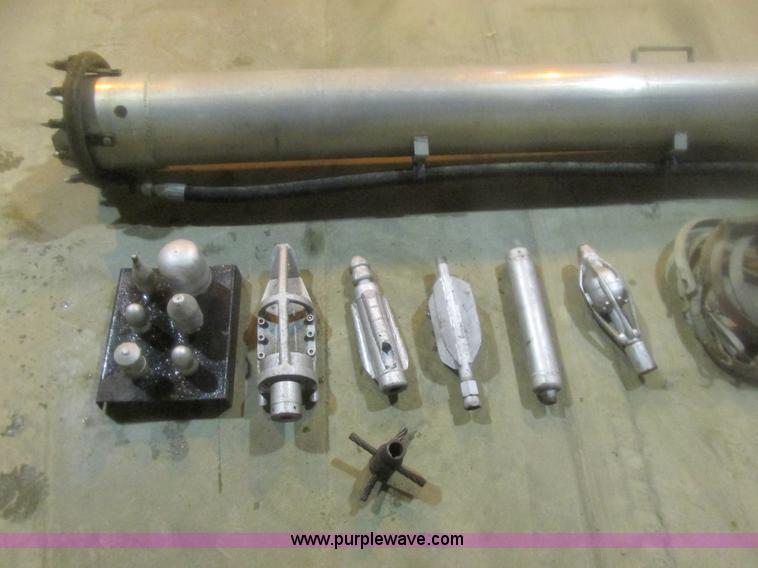 image for item E7118 1999 International 2554 vacuum truck