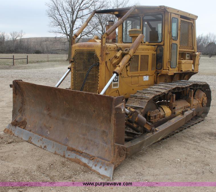 image for item E8464 1974 Caterpillar D6C dozer
