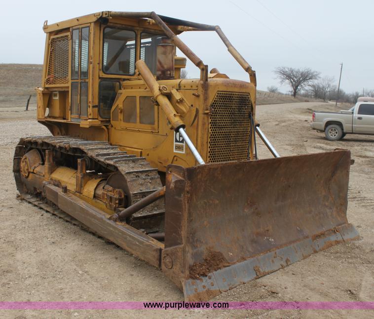 image for item E8464 1974 Caterpillar D6C dozer