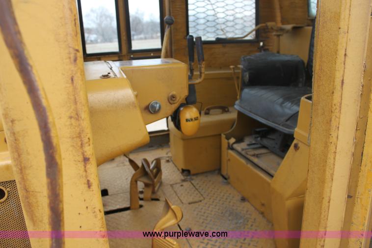 image for item E8464 1974 Caterpillar D6C dozer
