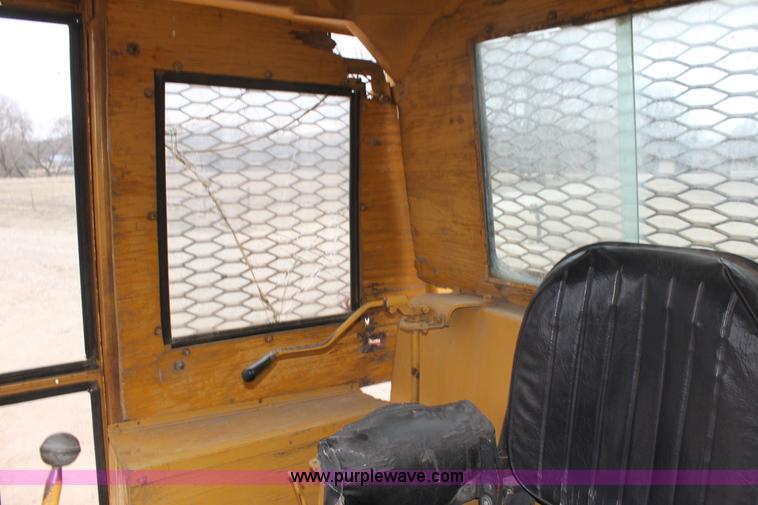 image for item E8464 1974 Caterpillar D6C dozer