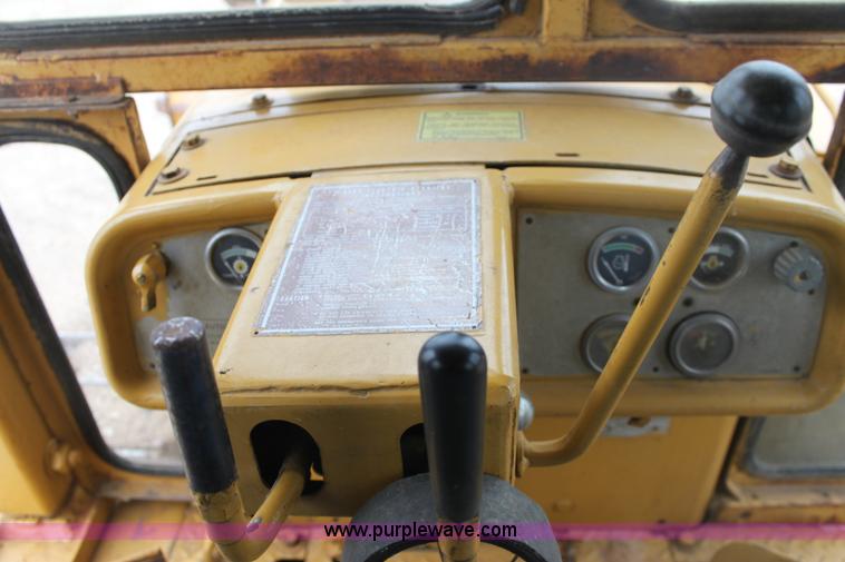 image for item E8464 1974 Caterpillar D6C dozer