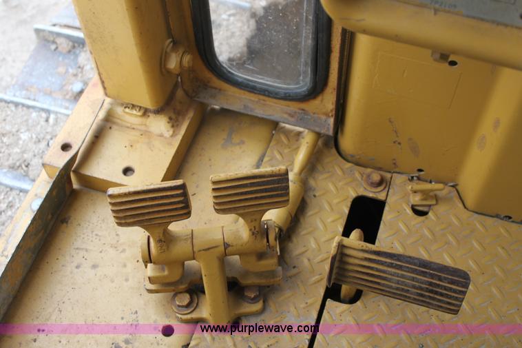 image for item E8464 1974 Caterpillar D6C dozer