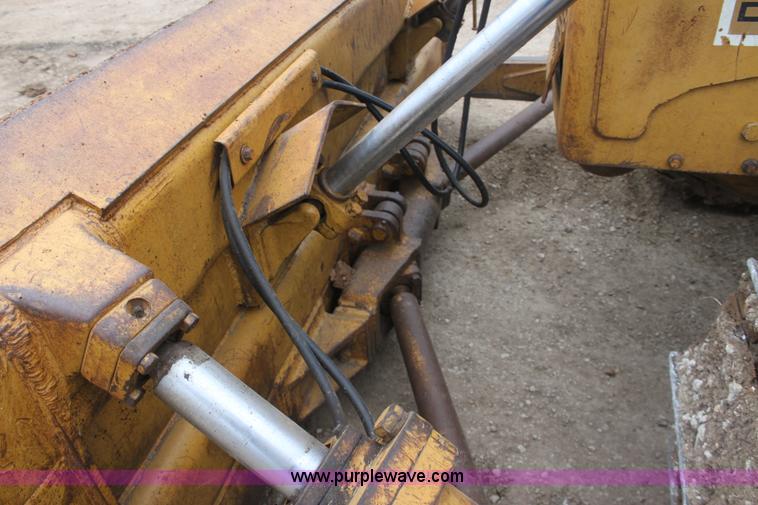 image for item E8464 1974 Caterpillar D6C dozer