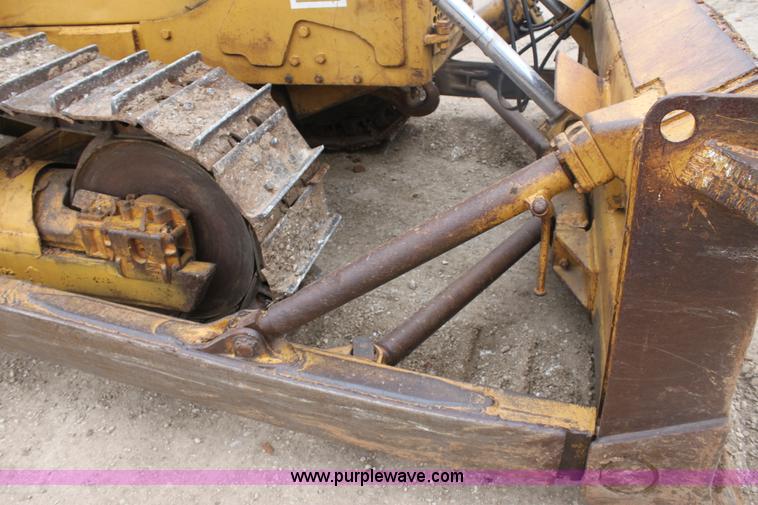 image for item E8464 1974 Caterpillar D6C dozer