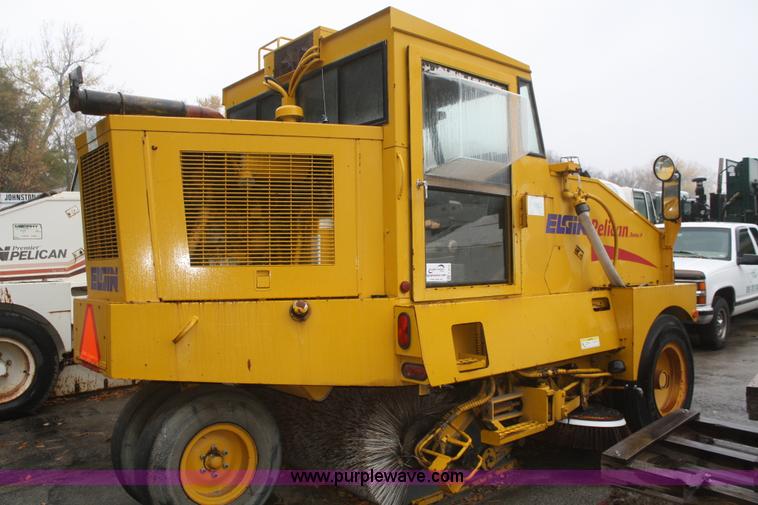 image for item F2513 1992 Elgin Pelican Premier Series P street sweeper