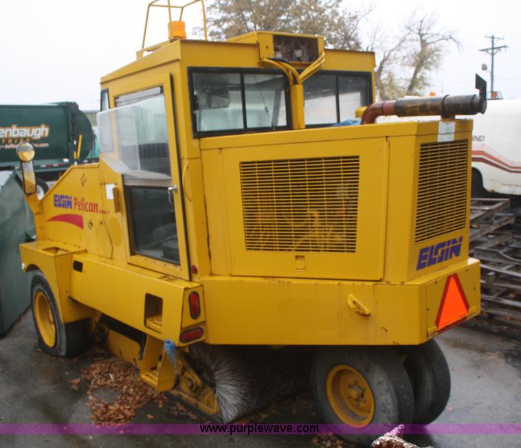 image for item F2513 1992 Elgin Pelican Premier Series P street sweeper