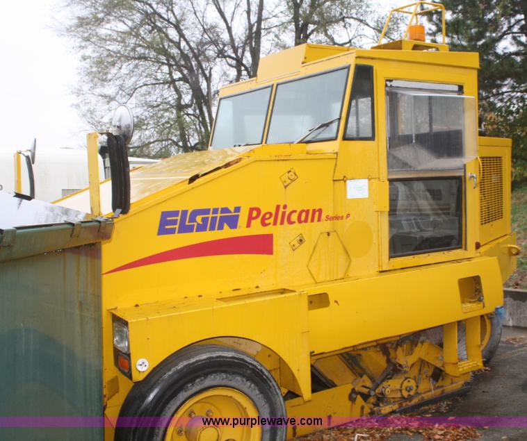 image for item F2513 1992 Elgin Pelican Premier Series P street sweeper
