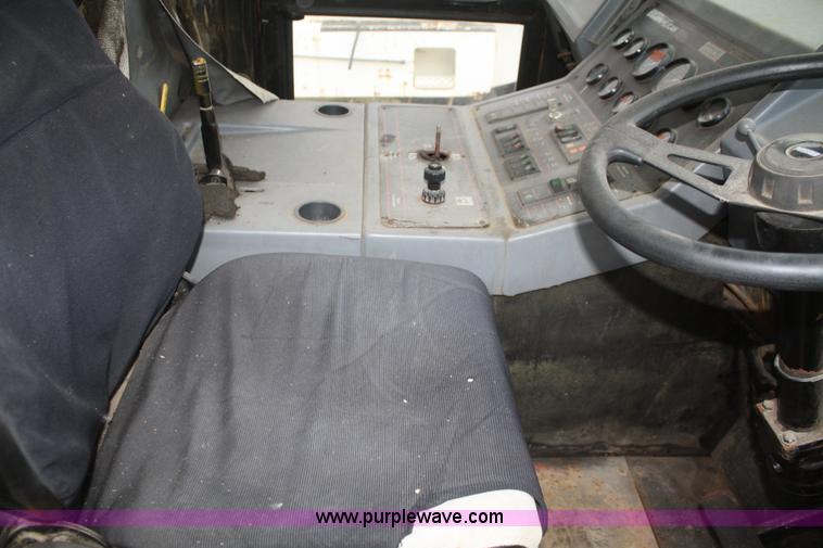 image for item F2513 1992 Elgin Pelican Premier Series P street sweeper