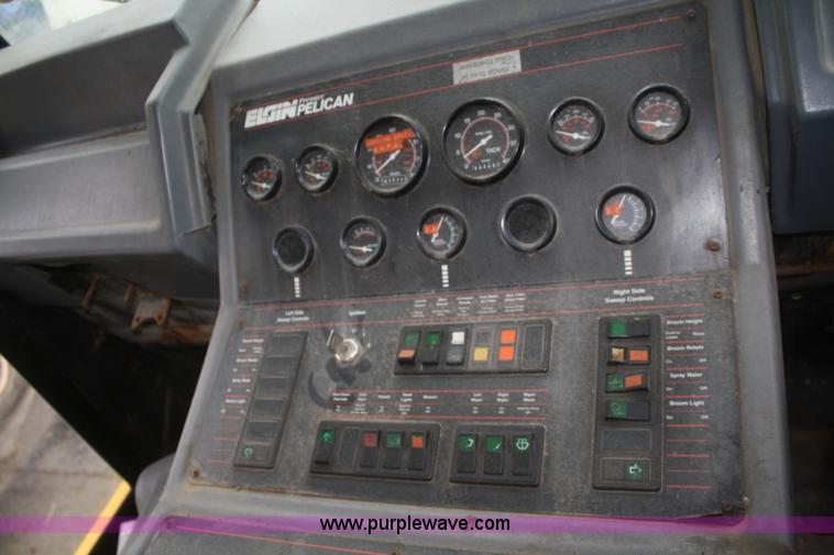 image for item F2513 1992 Elgin Pelican Premier Series P street sweeper