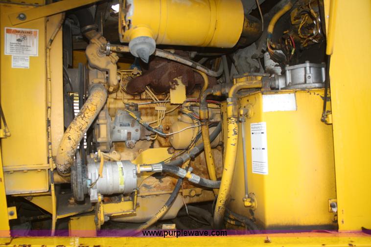 image for item F2513 1992 Elgin Pelican Premier Series P street sweeper