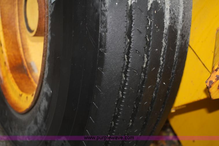 image for item F2513 1992 Elgin Pelican Premier Series P street sweeper