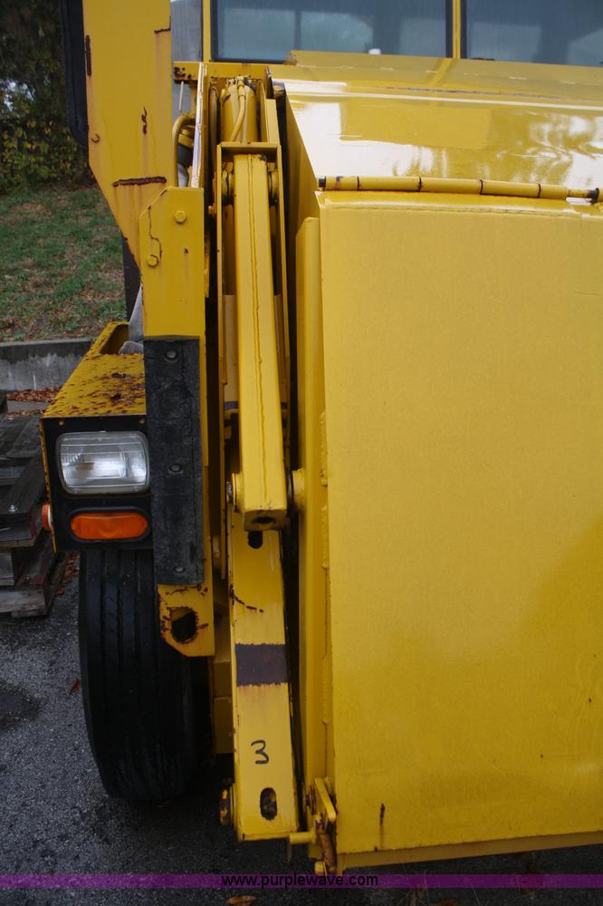 image for item F2513 1992 Elgin Pelican Premier Series P street sweeper