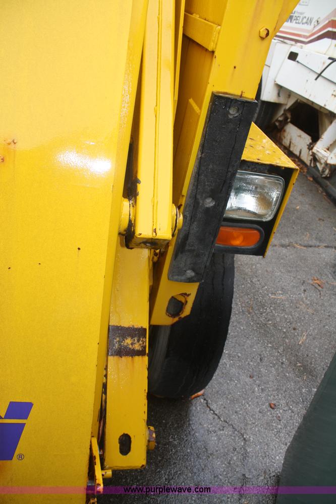 image for item F2513 1992 Elgin Pelican Premier Series P street sweeper