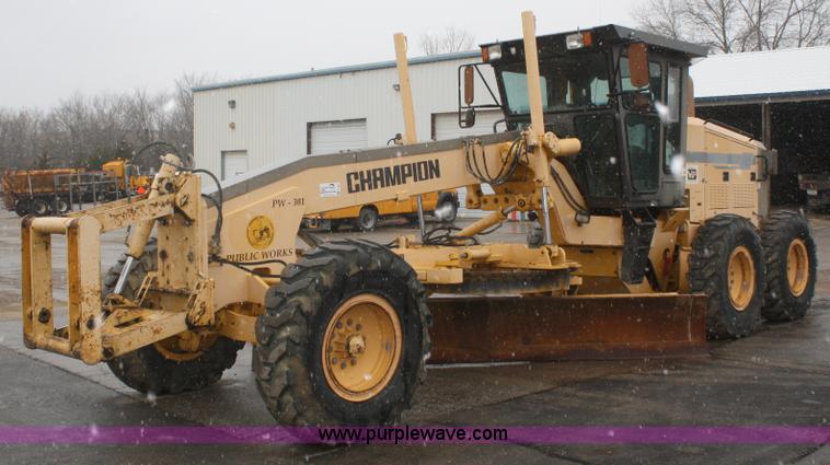 image for item F2541 Champion 720A VHP articulated motor grader