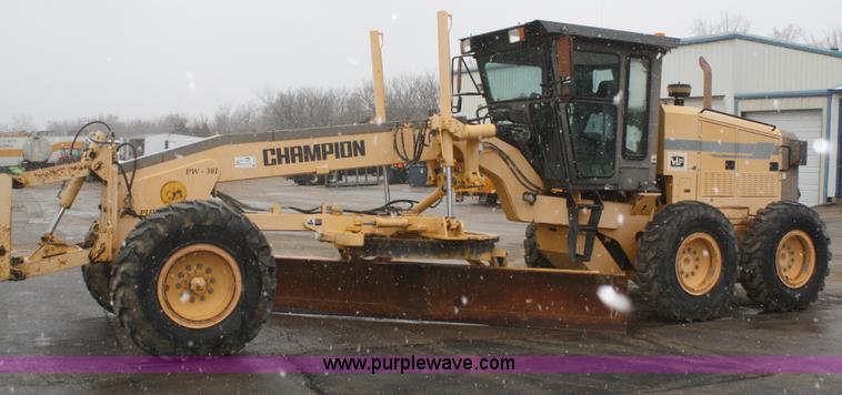 image for item F2541 Champion 720A VHP articulated motor grader