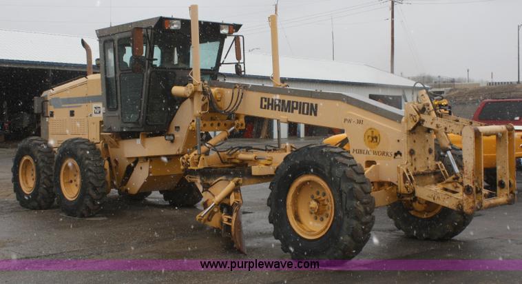 image for item F2541 Champion 720A VHP articulated motor grader