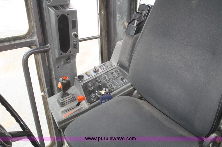 image for item F2541 Champion 720A VHP articulated motor grader