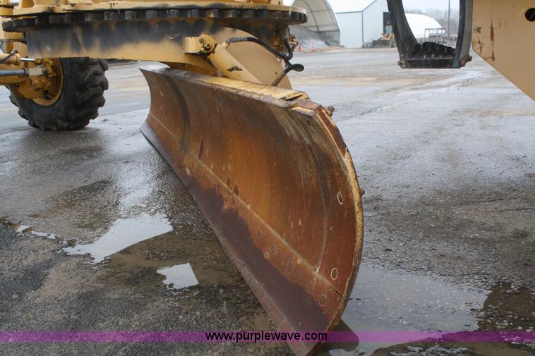 image for item F2541 Champion 720A VHP articulated motor grader