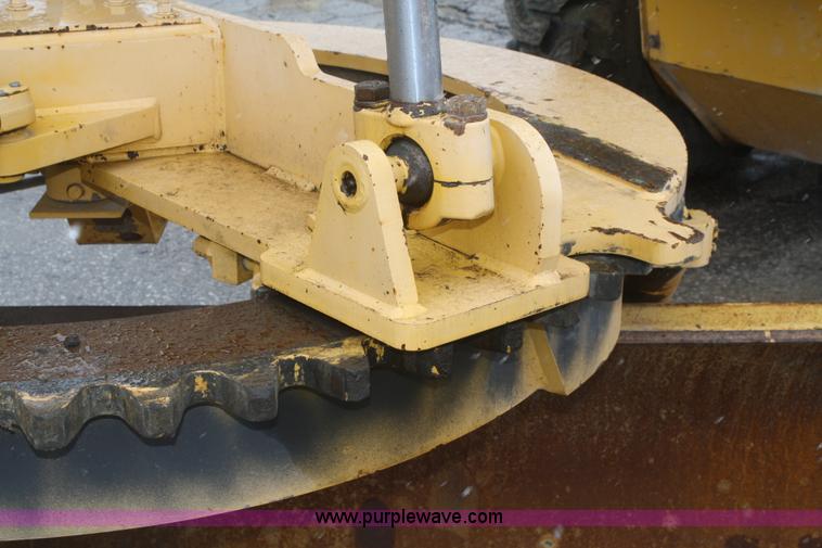 image for item F2541 Champion 720A VHP articulated motor grader