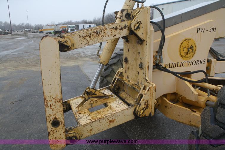 image for item F2541 Champion 720A VHP articulated motor grader