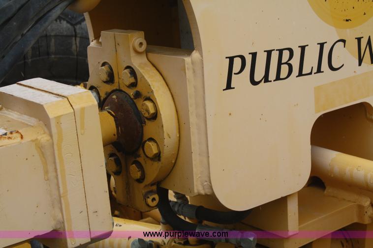 image for item F2541 Champion 720A VHP articulated motor grader