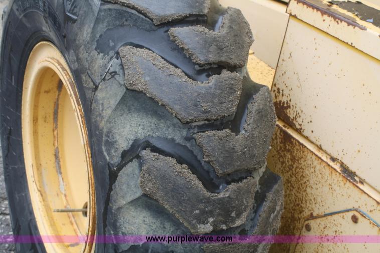 image for item F2541 Champion 720A VHP articulated motor grader