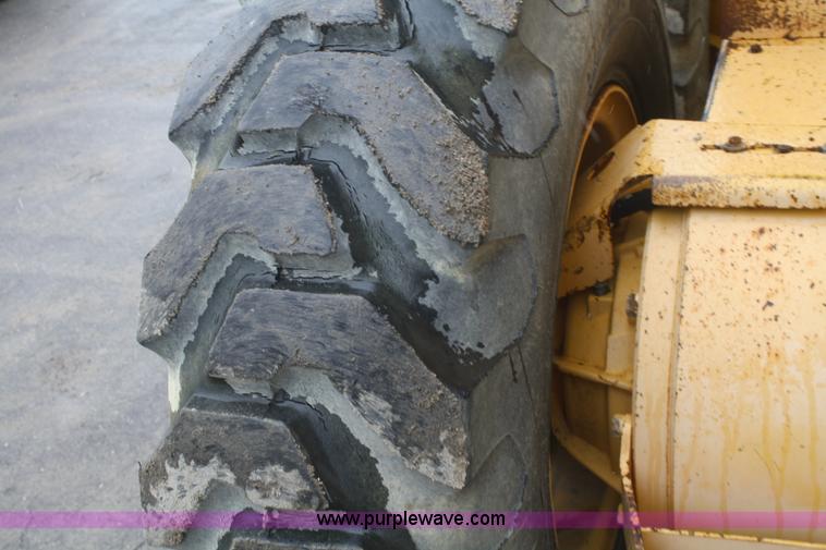 image for item F2541 Champion 720A VHP articulated motor grader