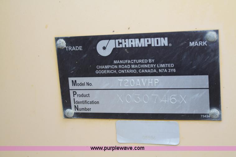 image for item F2541 Champion 720A VHP articulated motor grader