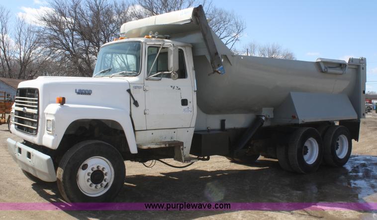 image for item F2559 1991 Ford L8000 dump truck