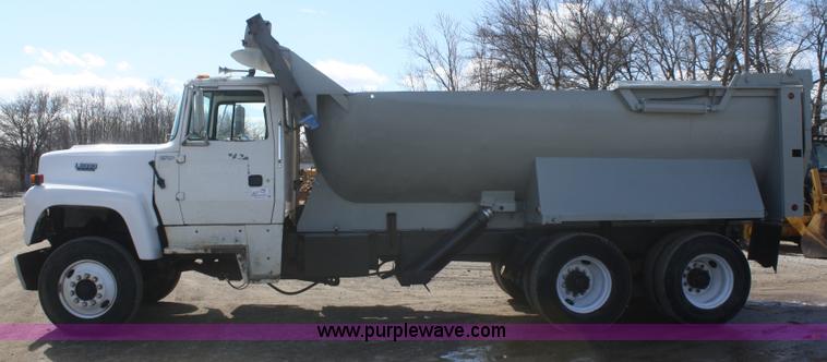 image for item F2559 1991 Ford L8000 dump truck