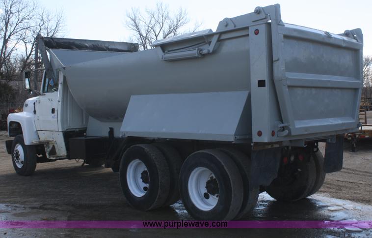 image for item F2559 1991 Ford L8000 dump truck
