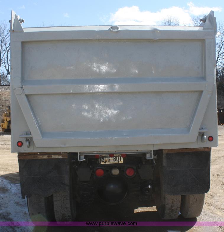 image for item F2559 1991 Ford L8000 dump truck